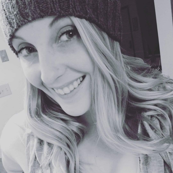 Meet your Posher, Katie - Picture 2 of 3